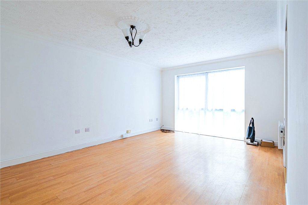 Property photo 2 of 14 Picture No. 15