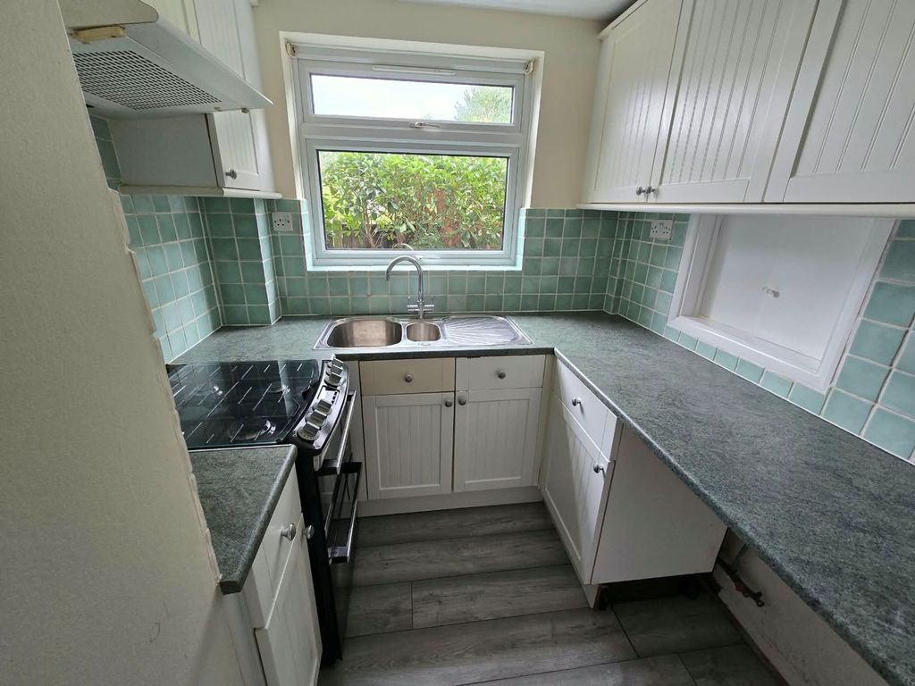 Property photo 2 of 11 Kitchen