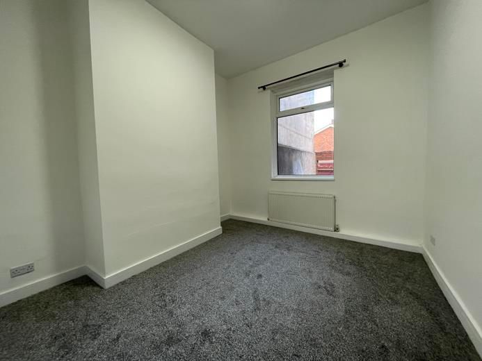 Property photo 2 of 5 Bedroom