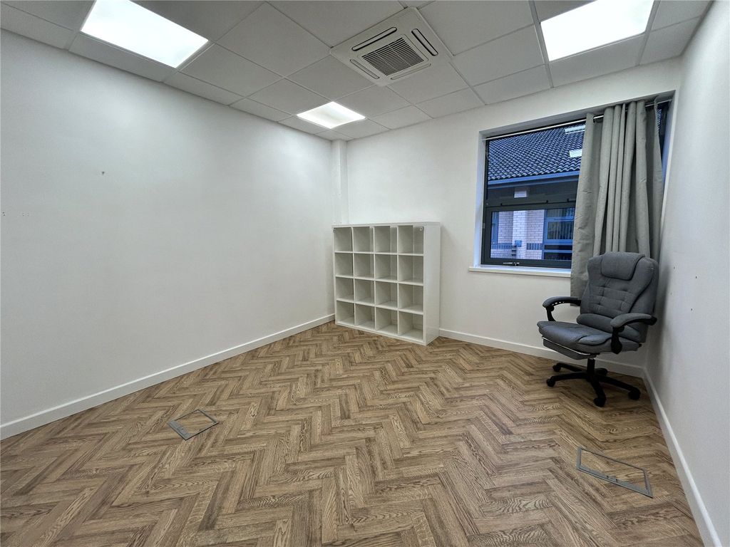 Property photo 2 of 6 Picture No. 19