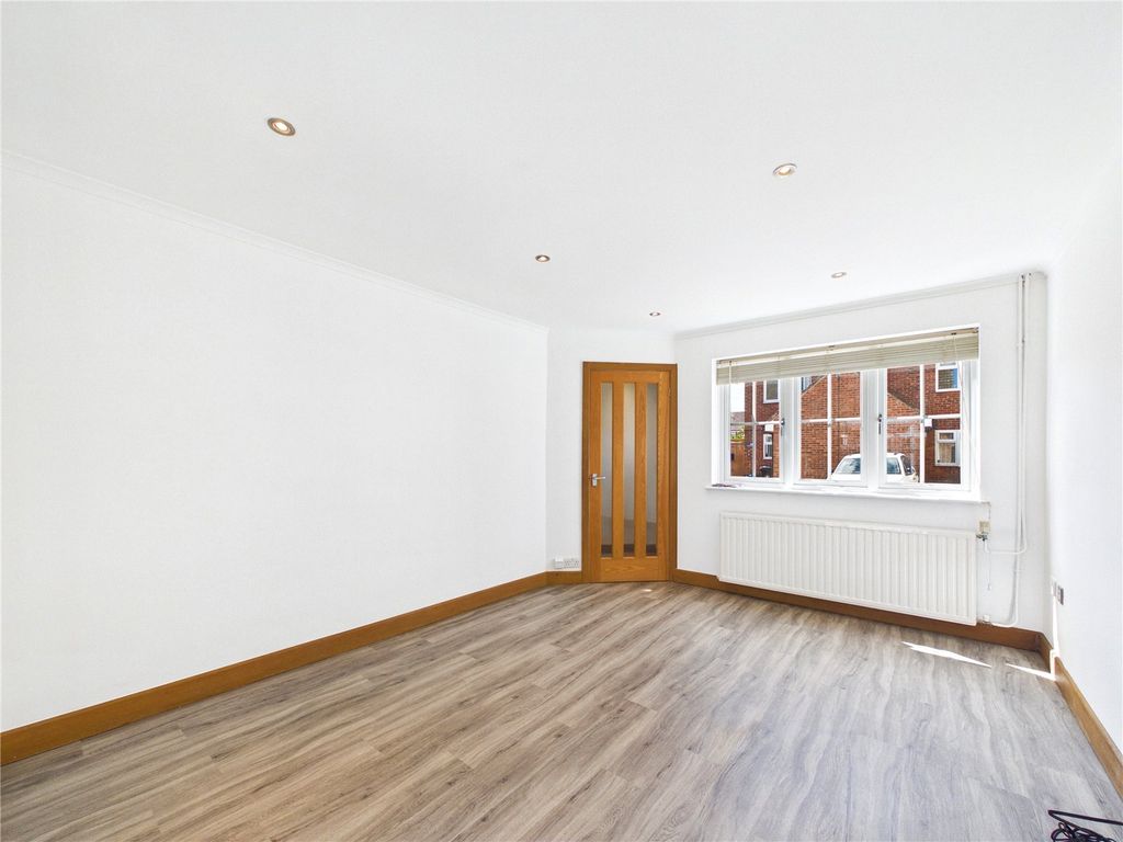 Property photo 3 of 13 Picture No. 19