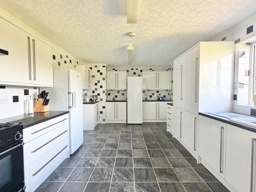 Property photo 3 of 38