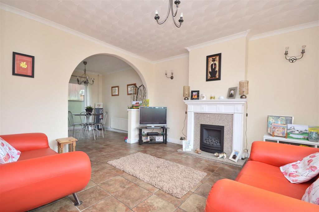 Property photo 2 of 15 Sitting / Dining Room