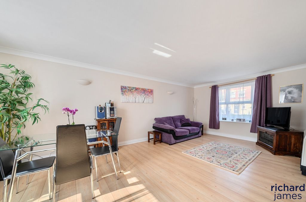 Property photo 3 of 13 A9Afe589Df9A4271Ba6Bcd21888c8Dd1