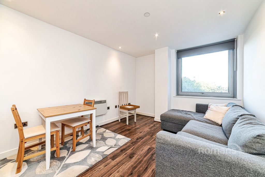 Property photo 3 of 10 Pbox-Img.Jpg