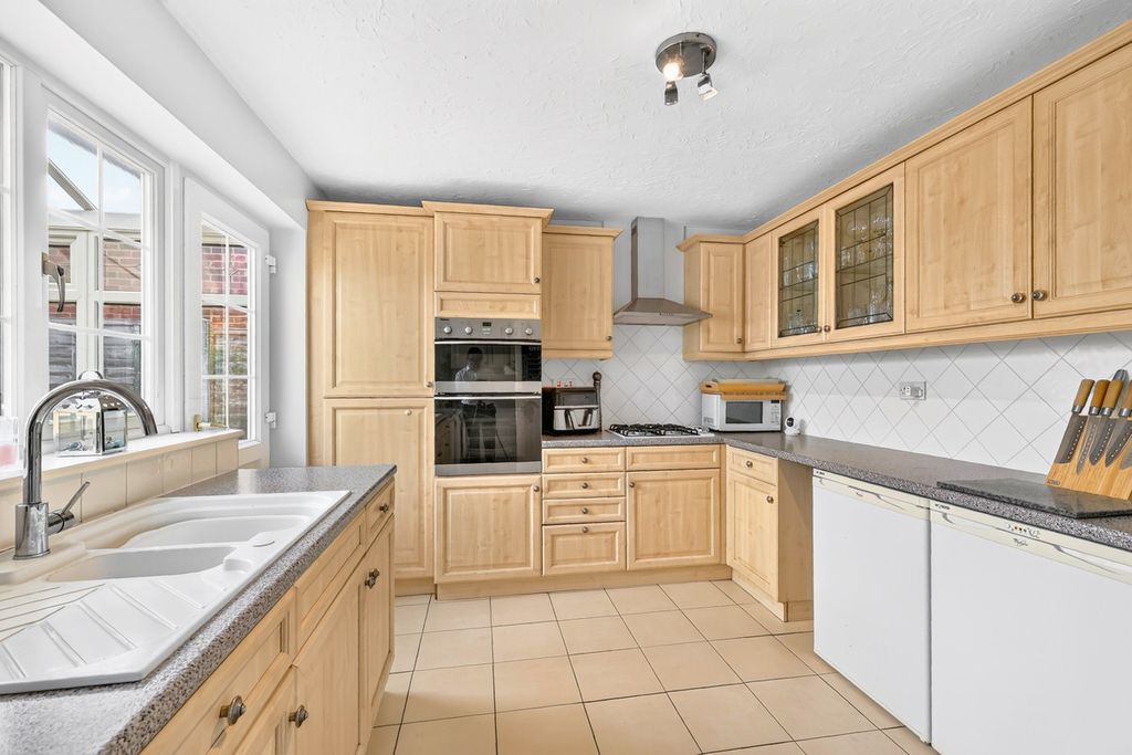 Property photo 3 of 24