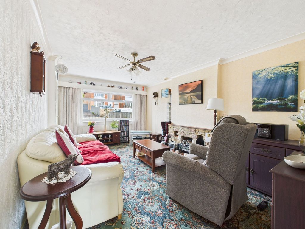 Property photo 2 of 12 Lounge