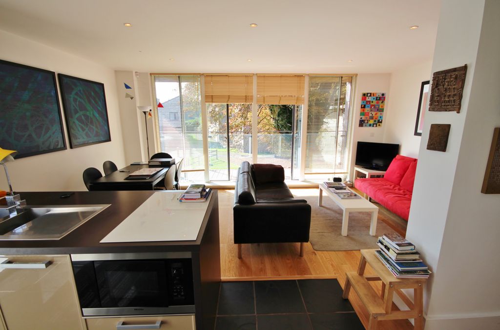 Property photo 3 of 11