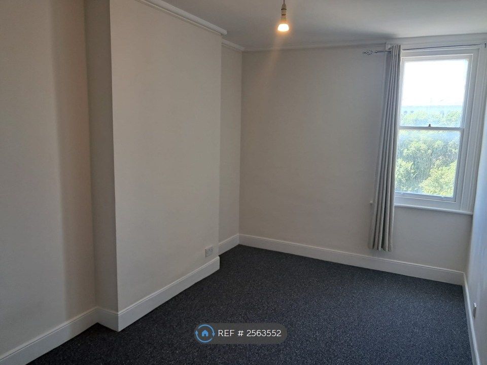 Property photo 1 of 16 Double Bedroom