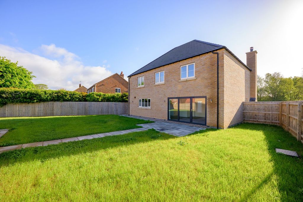 Property photo 3 of 38