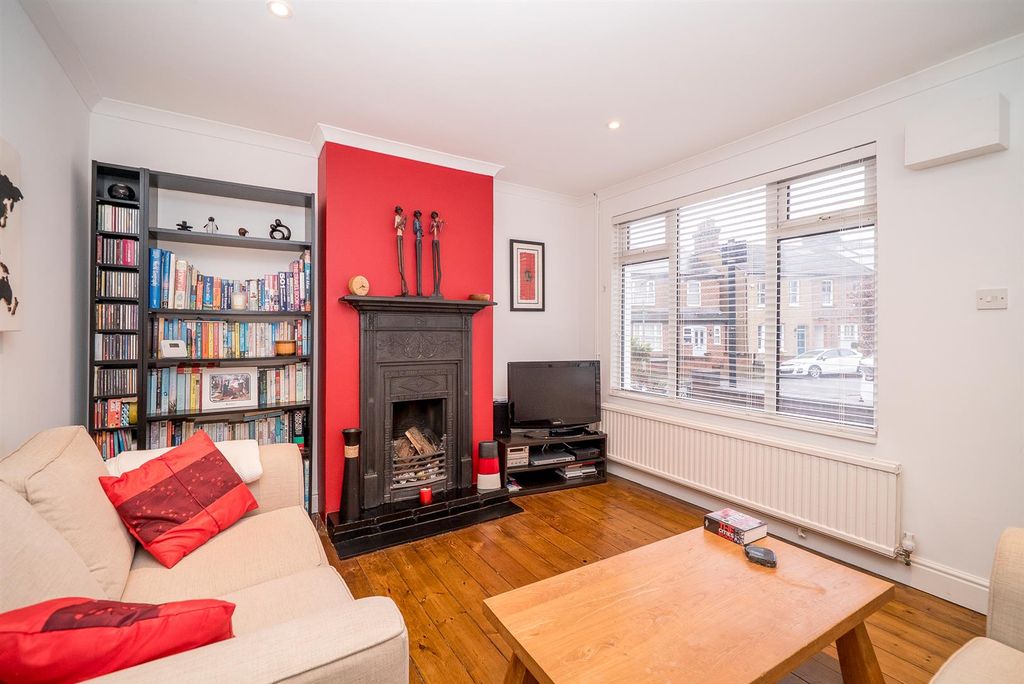 Property photo 2 of 22 Lounge