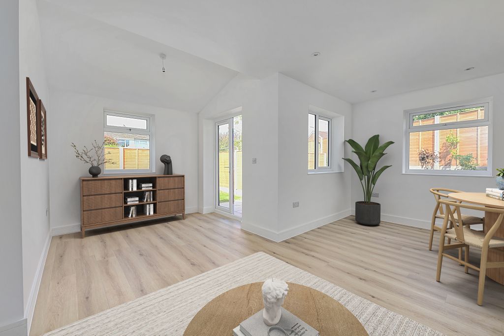 Property photo 2 of 8 276A Beaulieu Gardens (7) - Living_Dining