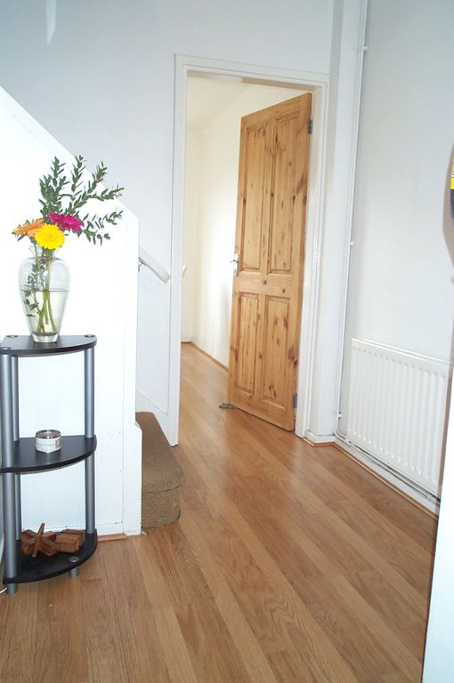 Property photo 3 of 7 Hall