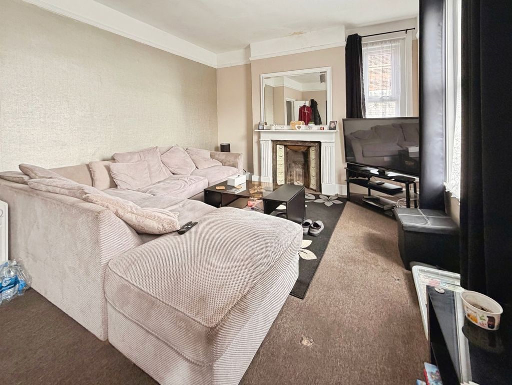 Property photo 3 of 8 Pbox-Img.Jpg