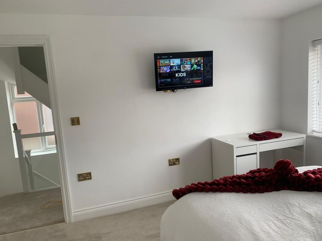 Property photo 2 of 9 Bedroom