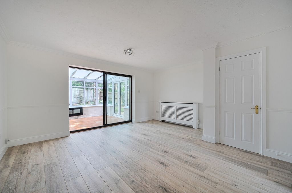 Property photo 2 of 14 1481472-11-6A38F3...
