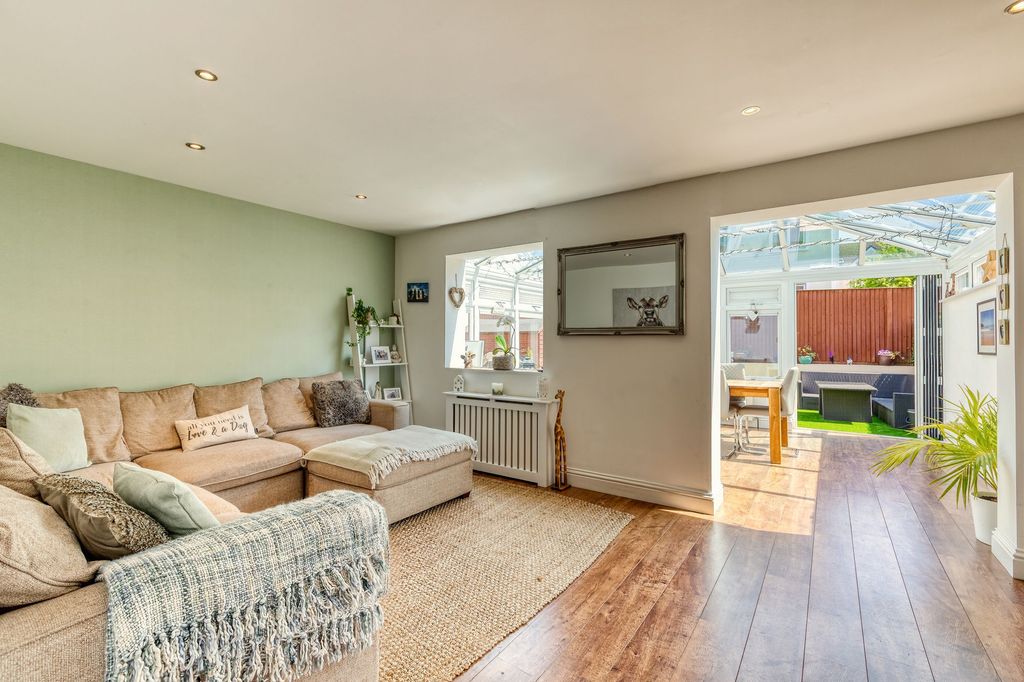 Property photo 2 of 40