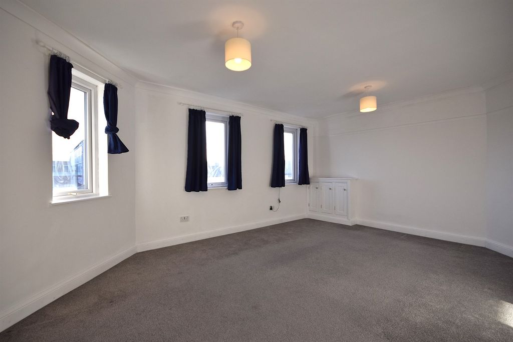 Property photo 1 of 5 (Main)