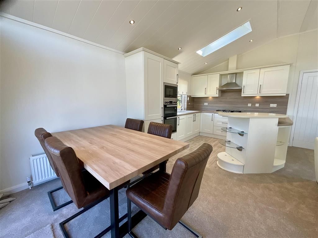 Property photo 2 of 6 Kitchen/Lounge/Dining Area