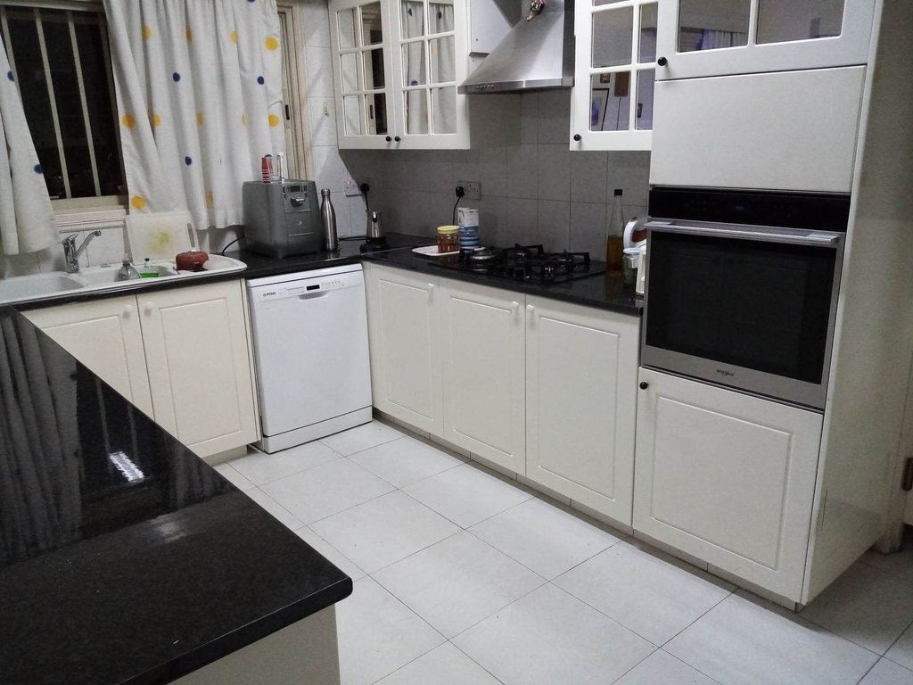 Property photo 2 of 27