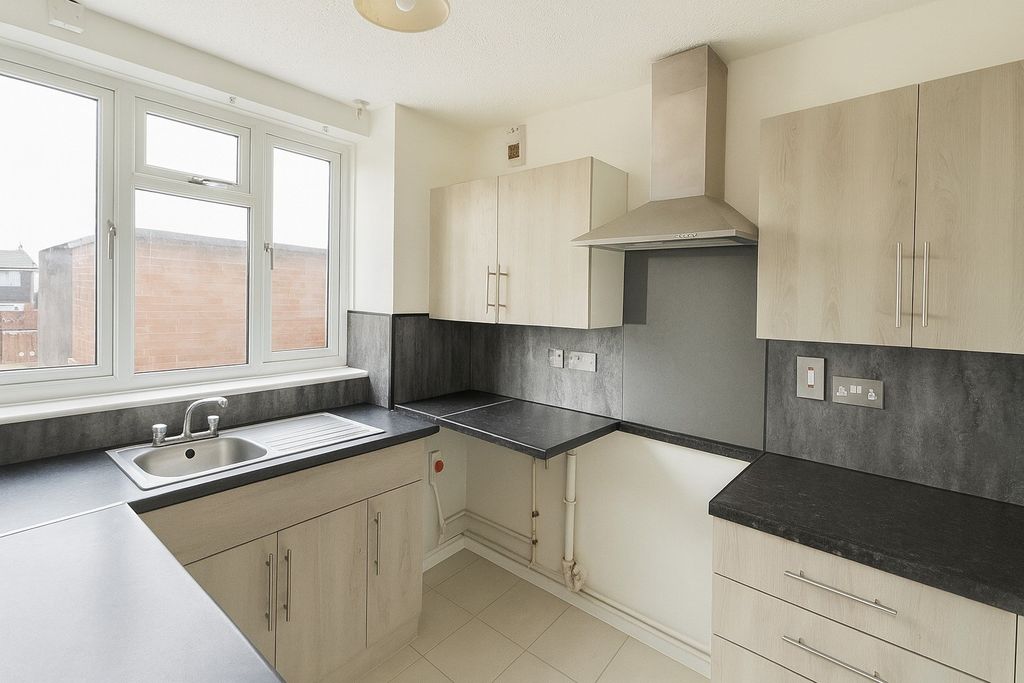 Property photo 1 of 14 3 Bedroom Semi Detached For Rent Bowness Street,, Sr5, c