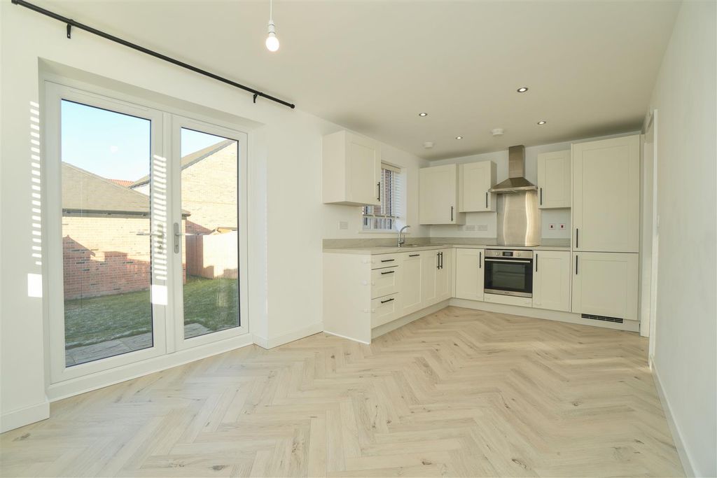 Property photo 2 of 18 Dining Kitchen