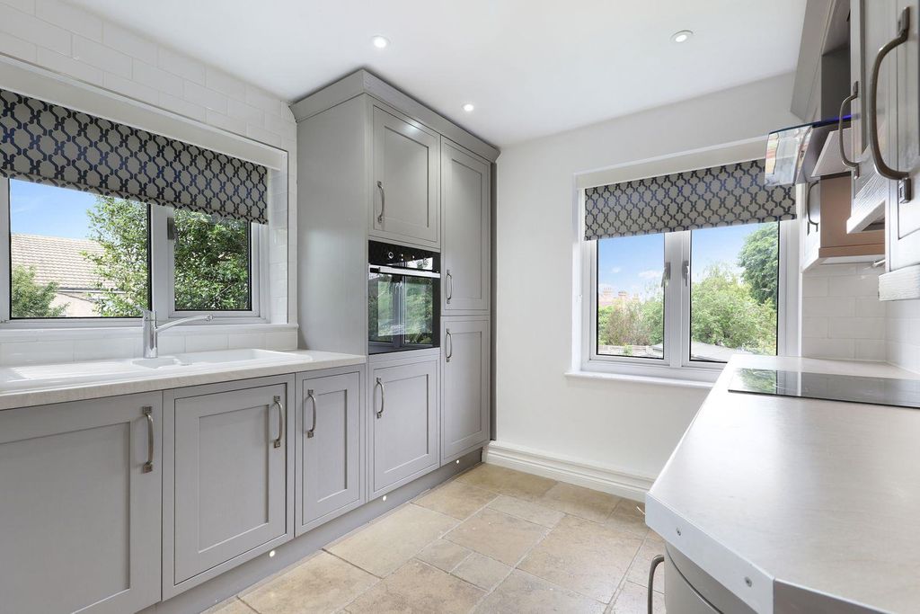 Property photo 1 of 12 Ln96Dhiq.Jpeg