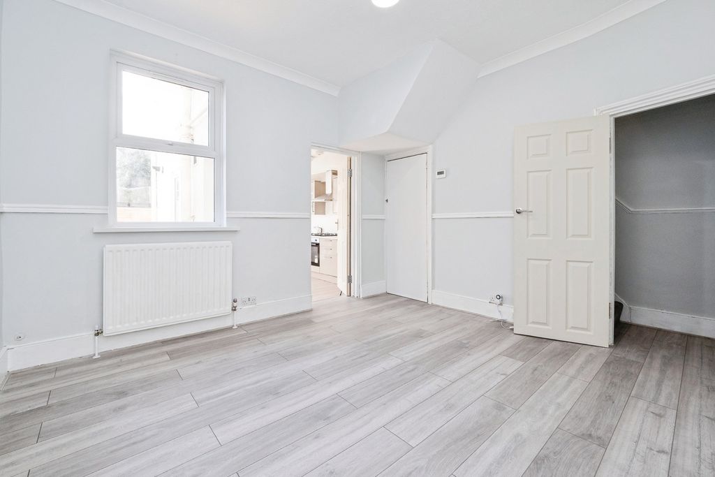 Property photo 3 of 22 Pbox-Img.Jpg