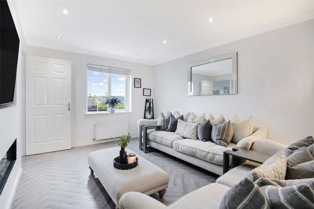 Property photo 2 of 24 Picture No. 27