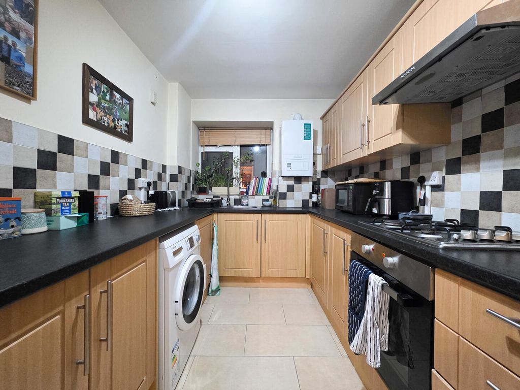 Property photo 2 of 8 Kitchen