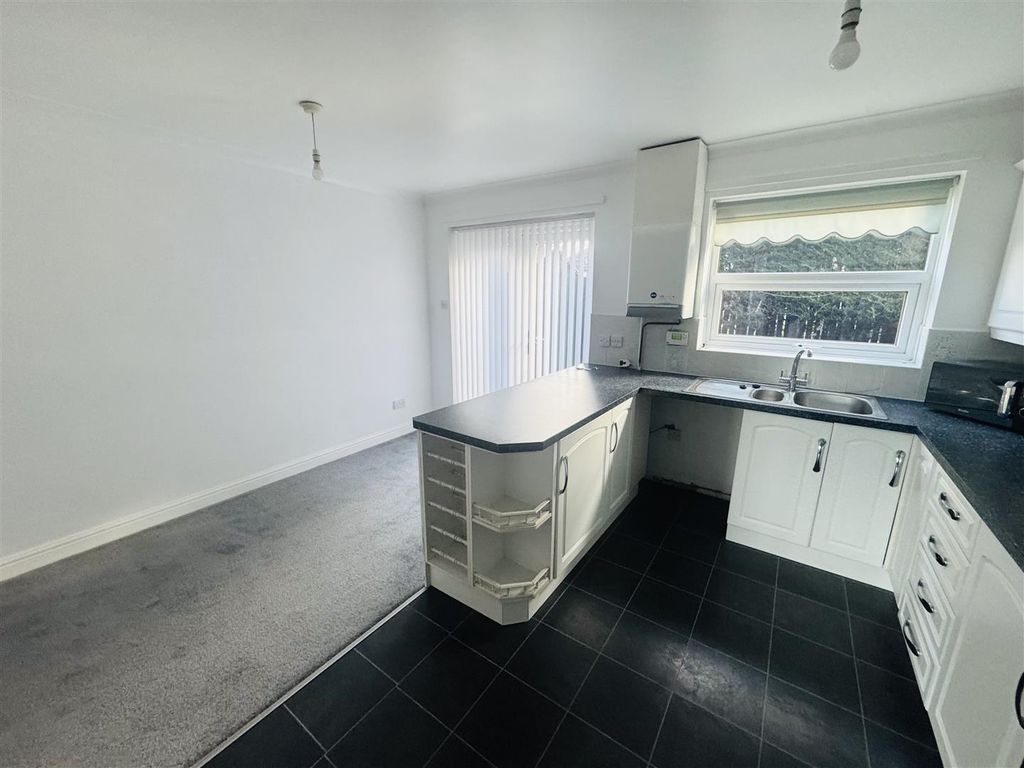 Property photo 3 of 11 Kitchen Diner