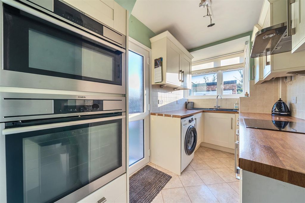 Property photo 3 of 11 1385905-11-6930B7Cf0142F.Jpg