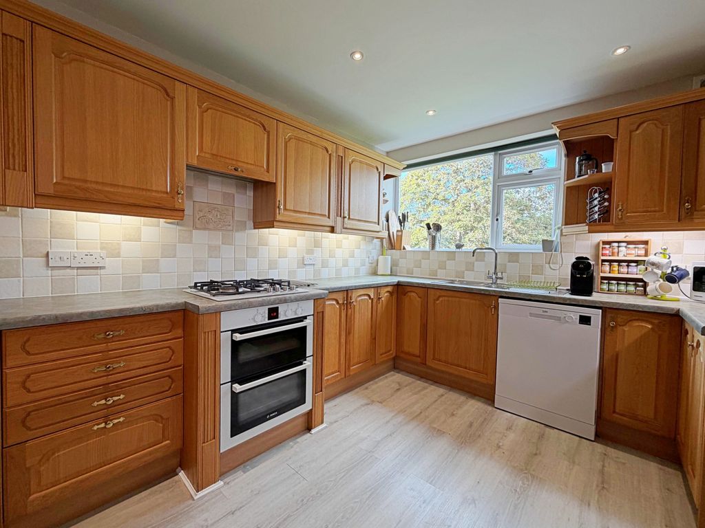 Property photo 3 of 21 Kitchen