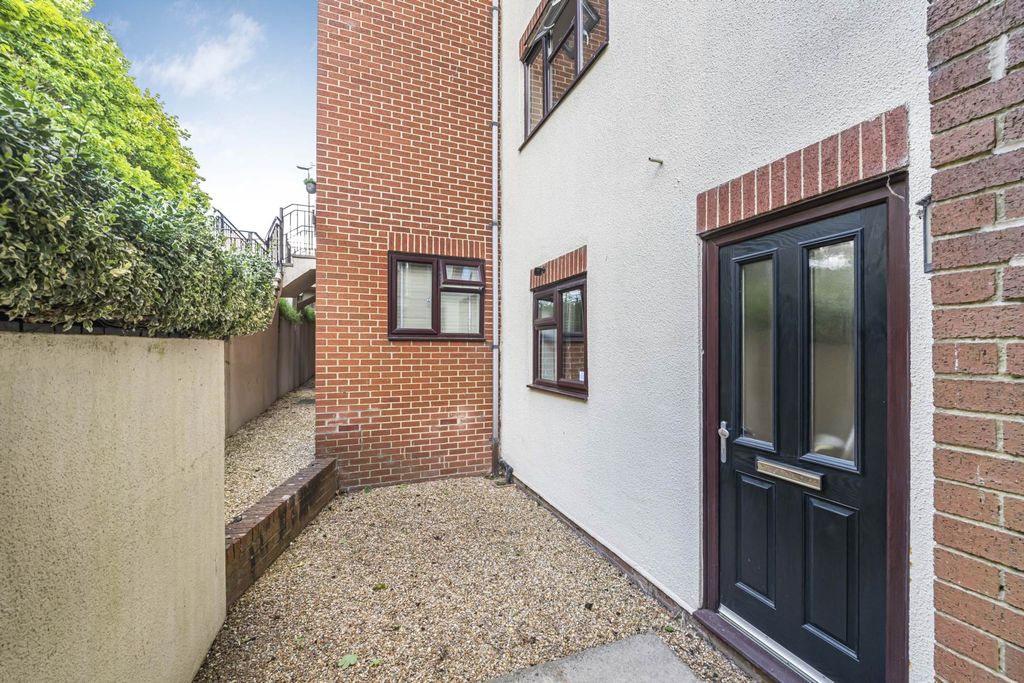 Property photo 2 of 8