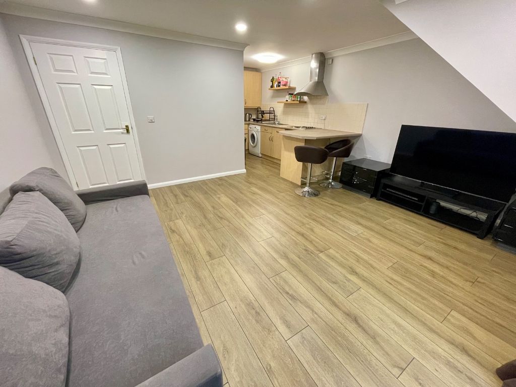 Property photo 3 of 10 4817582