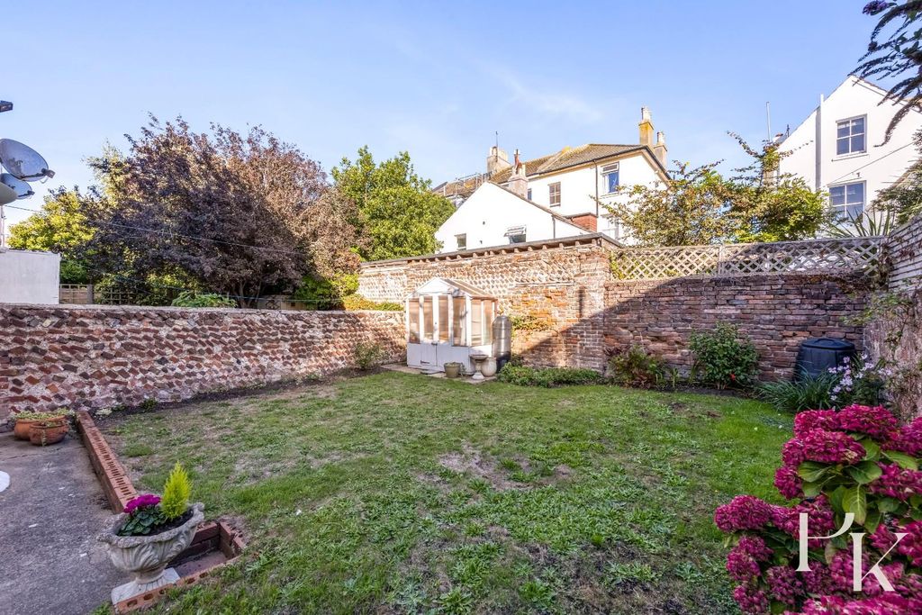 Property photo 2 of 22