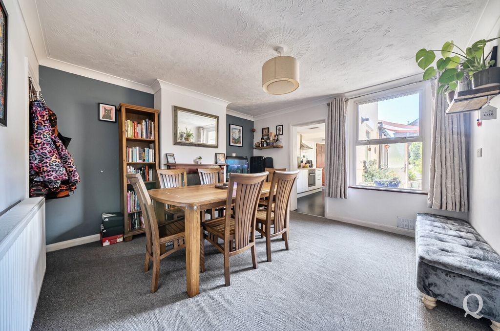 Property photo 3 of 23 710c1d10-Bbb2-42B...