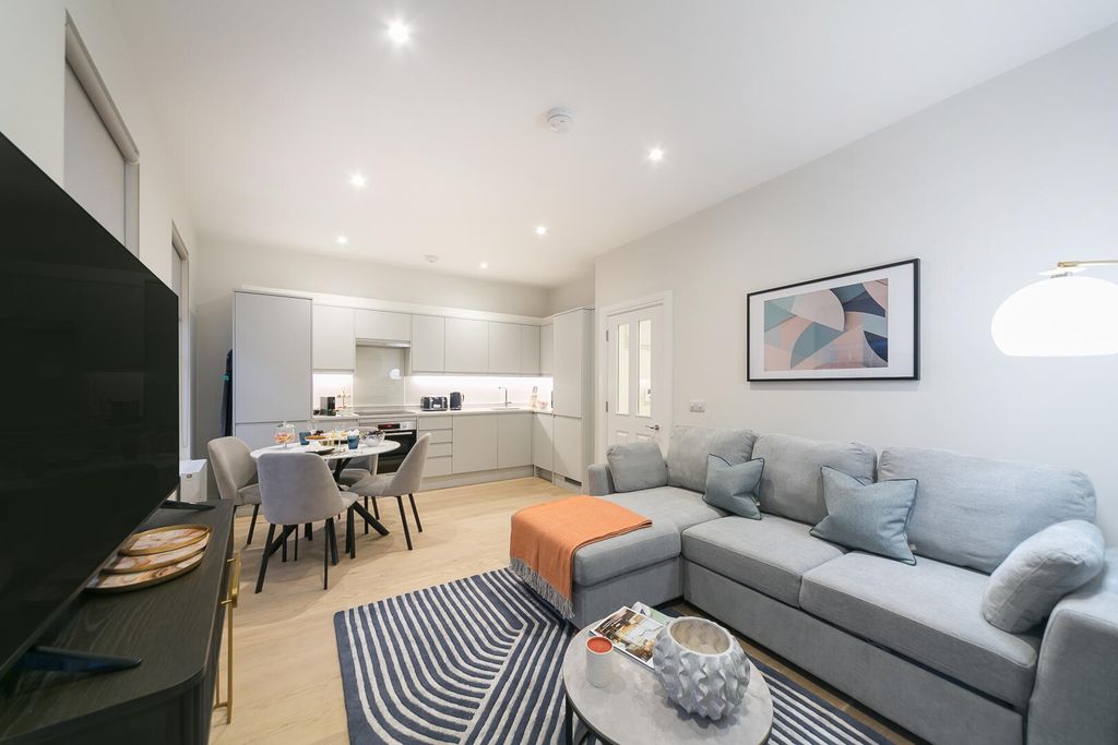 Property photo 1 of 13 Living Room