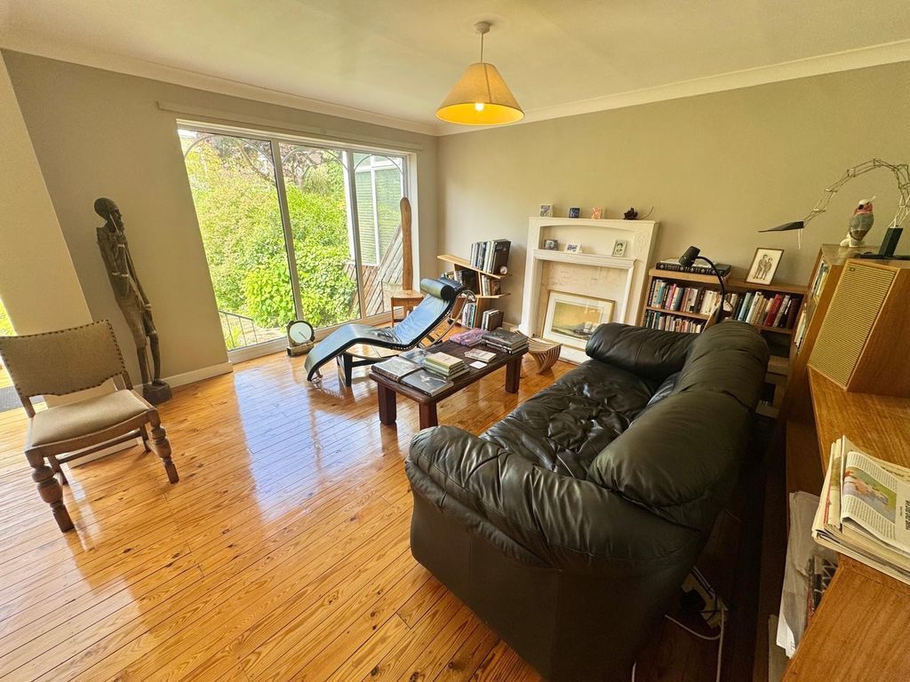 Property photo 2 of 15 Photo 8