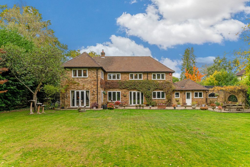 Property photo 2 of 27