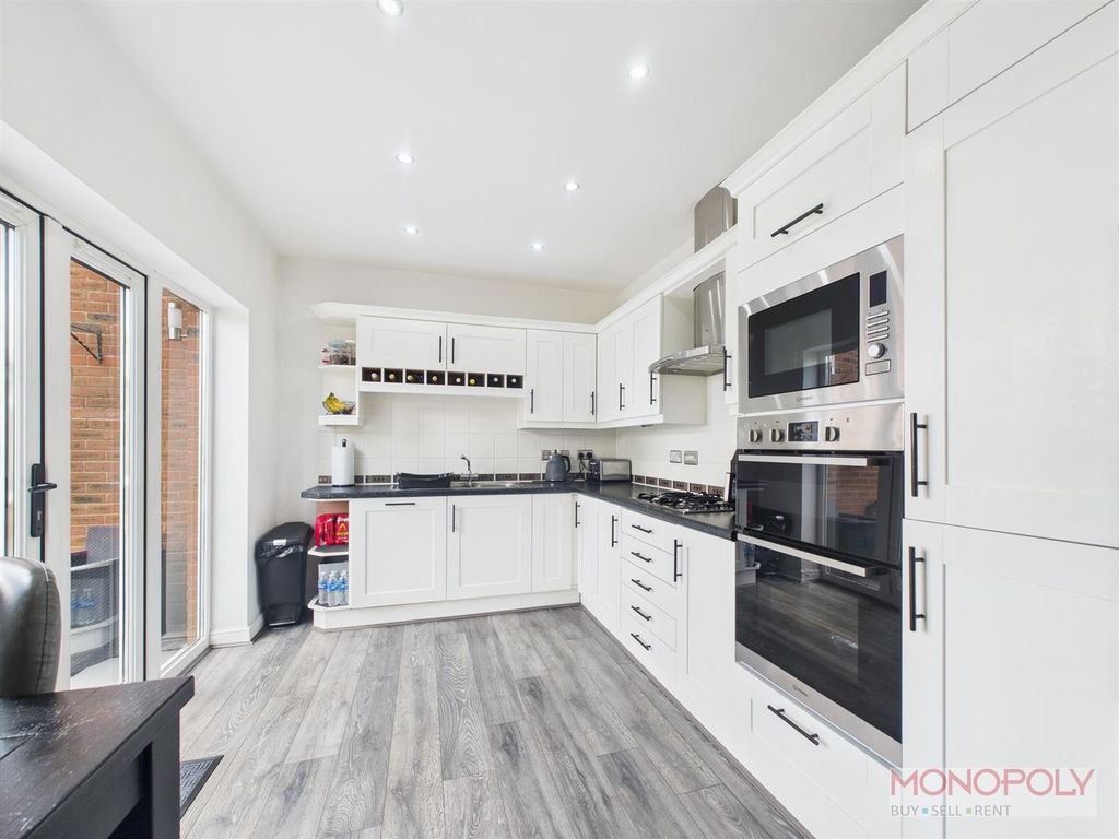 Property photo 3 of 22 Kitchen