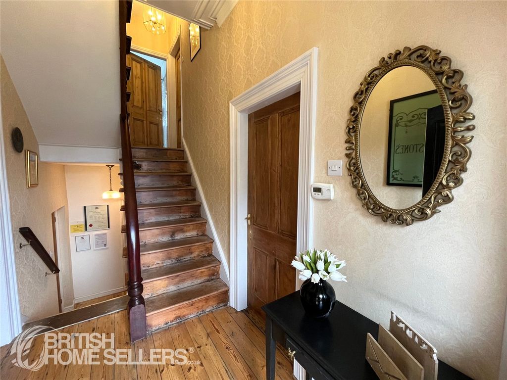 Property photo 2 of 22 Picture No. 20