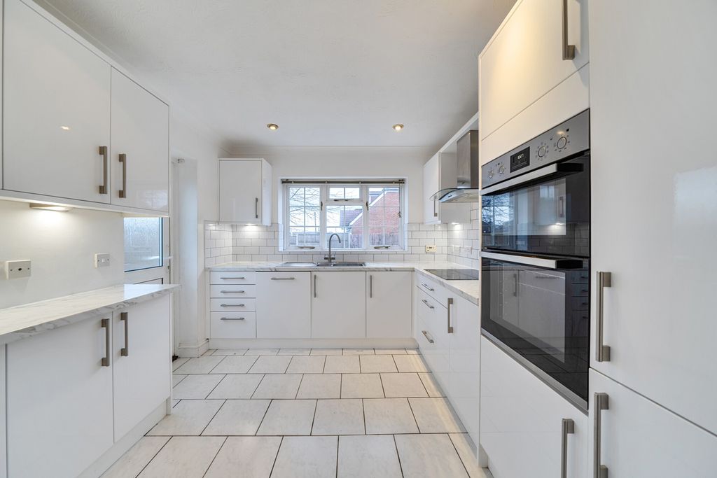 Property photo 2 of 20 1401974-3-696F545...