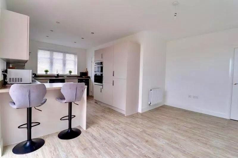 Property photo 3 of 12 Kitchen