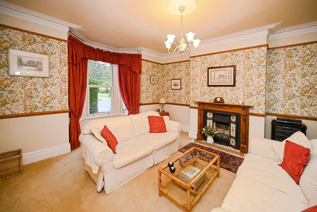 Property photo 3 of 33
