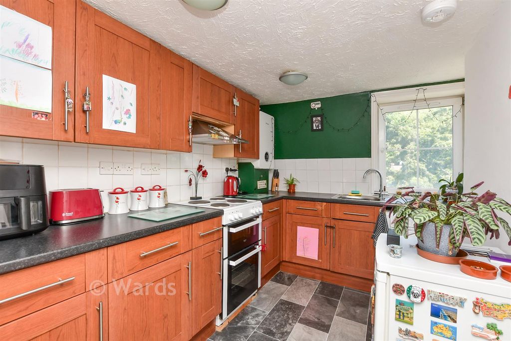 Property photo 3 of 12 Kitchen