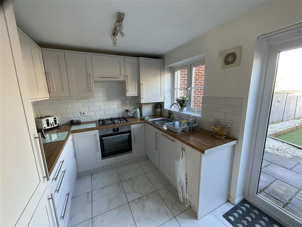 Property photo 2 of 7 Kitchen