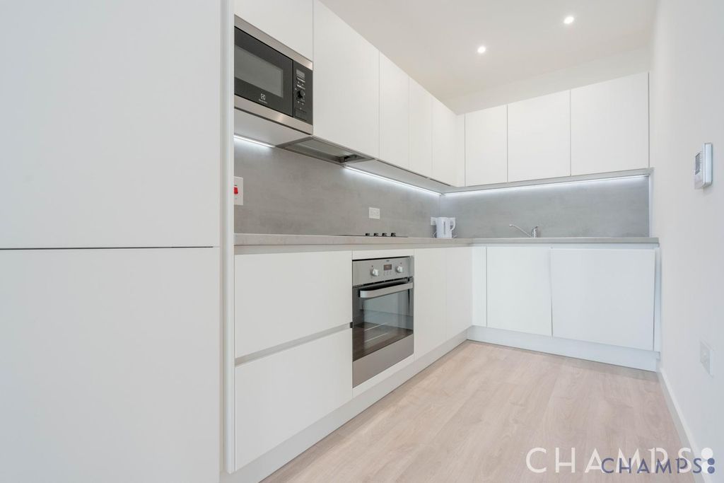 Property photo 3 of 6 Gallery