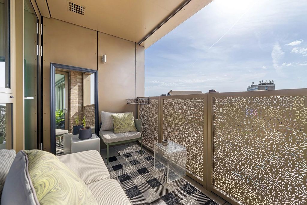 Property photo 2 of 19 Balcony (1).Jpg