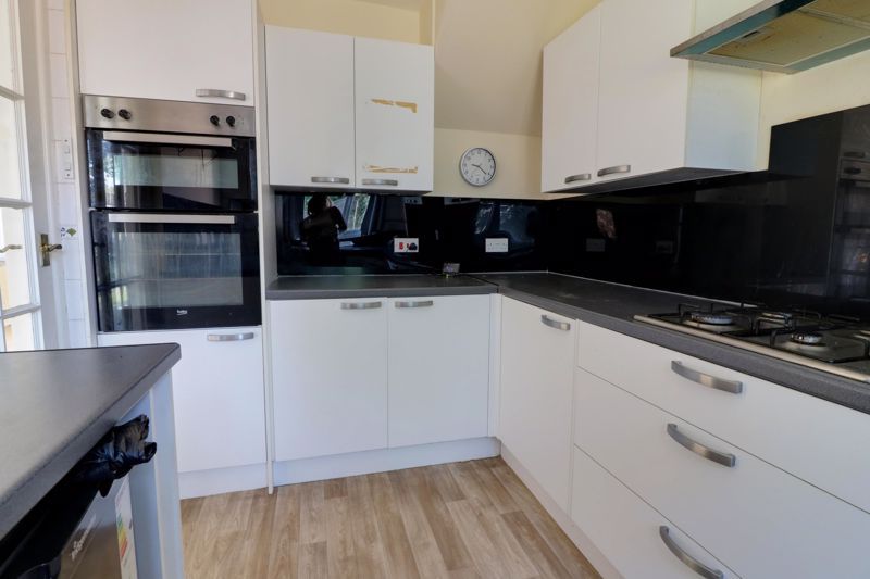 Property photo 3 of 18 Kitchen